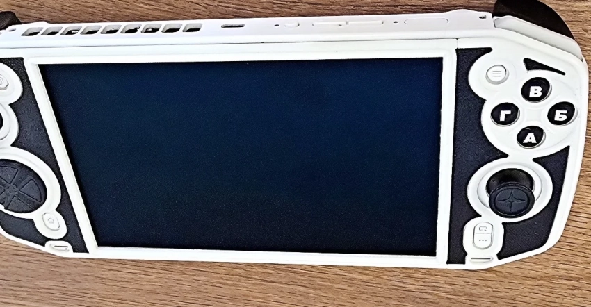 Представлен прототип отечественной консоли в духе Steam Deck с русскими буквами на кнопках