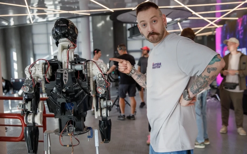 5-минутый отрывок фильма «Нейробатя» показали до премьеры в кино эксклюзивно в VK Видео