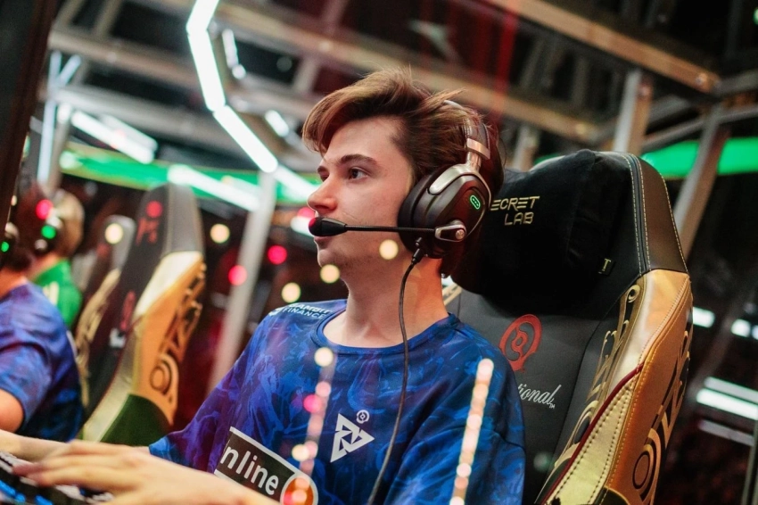 Легендарный керри Dota 2 променял надоевшую MOBA на Counter-Strike 2